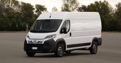 Neuer Fiat Ducato 2024 Kastenwagen mit neuem Frontdesign drei Radstaende und drei Aufbauhoehen AUTOmativ.de 3 390x205 - Fiat Ducato (2024) als Kasten, Pritsche und Gestell bestellbar, Kastenwagen ab 32.800 Euro