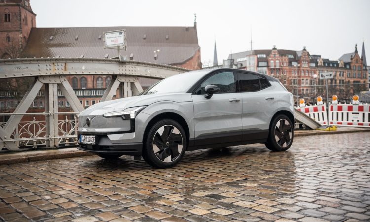 Volvo EX30 2024 Single Extended Range 69 kWh im Test und Fahrbericht Reichweite Verbrauch Ausstattung Software AUTOmativ.de Benjamin Brodbeck 16 750x450 - Warten auf den LFP-Akku: Volvo EX30 Twin und Single (69 kWh) nochmals gefahren