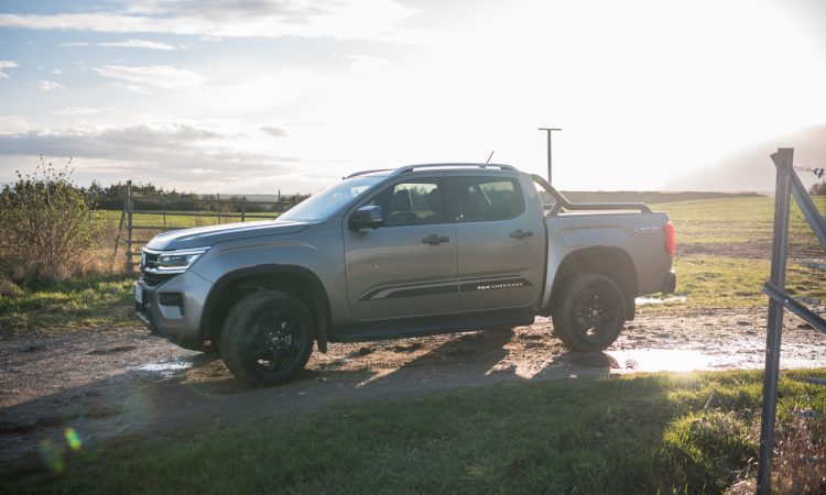 Volkswagen VW Amarok V6 2024 im Test und Fahrbericht Ford Ranger Vergleich Fahrdynamik Offroad AUTOmativ.de 14 750x450 - Fahrbericht VW Amarok V6 (2024): Platzhirsch mit Sprung bei Technik und Digitalisierung