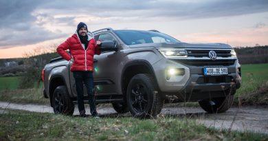 Volkswagen VW Amarok V6 2024 im Test und Fahrbericht Ford Ranger Vergleich Fahrdynamik Offroad AUTOmativ.de 21 390x205 - Fahrbericht VW Amarok V6 (2024): Platzhirsch mit Sprung bei Technik und Digitalisierung