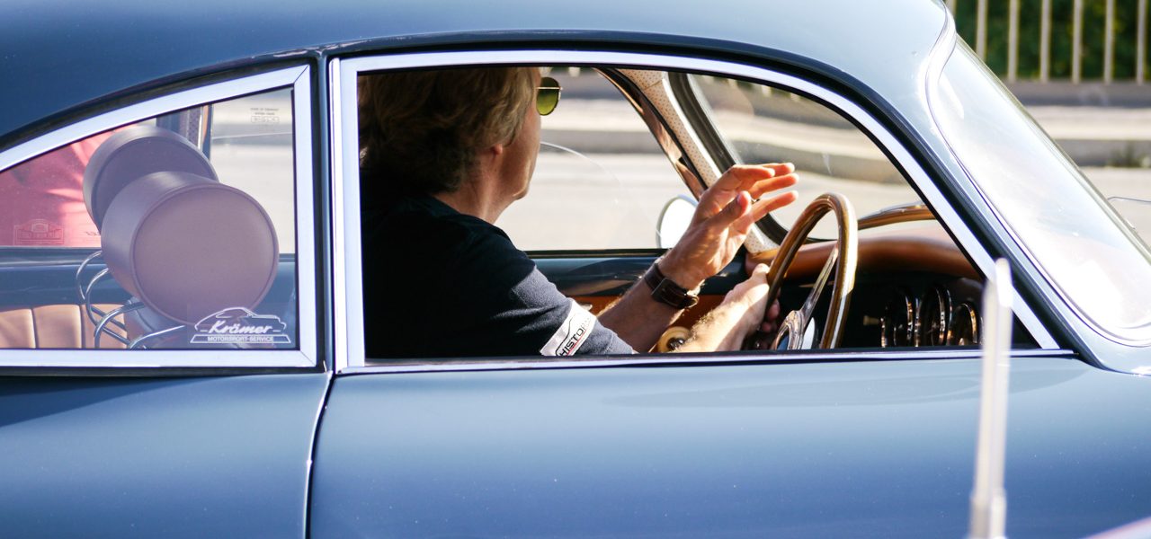Ratgeber Sonnenbrille beim Autofahren wann drohen Bussgelder AUTOmativ.de Ratgeber Cars and Coffee Stuttgart 1 1280x600 - Ratgeber: Sonnenbrille beim Autofahren - wann drohen Bußgelder?