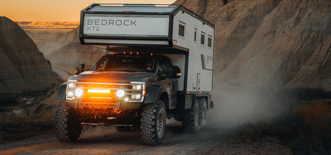 Bedrock XT2 6×6 Expeditionsmobil auf Ford F-550 Chassis von Krug Expedition