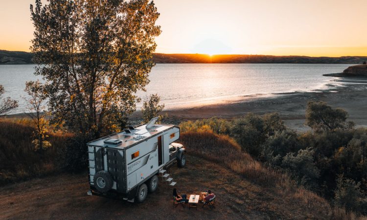 Bedrock XT2 6x6 Expeditionsmobil auf Ford F-550 Chassis von Krug Expedition Krug Bedrock XT2 Luxury Expedition vehicle 6x6 Camper Offroad Camping AUTOmativ.de 3 750x450 - Bedrock XT2 6x6 Expeditionsmobil auf Ford F-550 Chassis von Krug Expedition