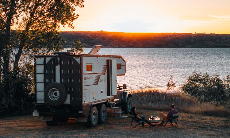 Bedrock XT2 6x6 Expeditionsmobil auf Ford F-550 Chassis von Krug Expedition Krug Bedrock XT2 Luxury Expedition vehicle 6x6 Camper Offroad Camping AUTOmativ.de 4 750x450 - Bedrock XT2 6x6 Expeditionsmobil auf Ford F-550 Chassis von Krug Expedition