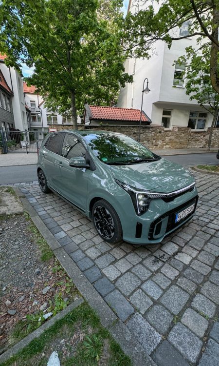 Kia Picanto 1,2l GT-Line Facelift (2025) im Fahrbericht: Sieht erwachsen aus - fährt er auch so? Kia Picanto GT Line 1.2l 2025 Facelift im Test und Fahrbericht AUTOmativ.de Benjamin Brodbeck 55 450x750 - Kia Picanto 1,2l GT-Line Facelift (2025) im Fahrbericht: Sieht erwachsen aus - fährt er auch so?
