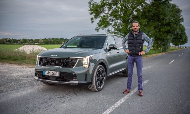 Kia Sorento 2.2 CRDi AWD 8DCT 2025 in Cityscape Green im Test und Fahrbericht AUTOmativ.de Benjamin Brodbeck Kia SUV Flaggschiff Kia SUV Diesel 86 750x450 - Facelift des Kia Sorento 2.2 CRDi AWD (2025) im Test: Souveräner Siebensitzer mit Technik-Update