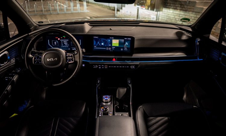 Kia Sorento 2.2 CRDi AWD 8DCT 2025 in Cityscape Green im Test und Fahrbericht AUTOmativ.de Benjamin Brodbeck Kia SUV Flaggschiff Kia SUV Diesel 94 750x450 - Facelift des Kia Sorento 2.2 CRDi AWD (2025) im Test: Souveräner Siebensitzer mit Technik-Update