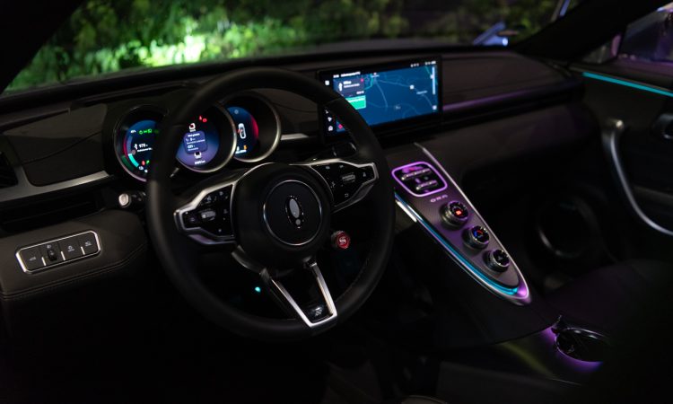 GWM Ora 07 GT (2025) im Fahrbericht: Chinesische Elektro-Limousine mit europäischen Designelementen GWM Ora 07 GT 2025 im Test und Fahrbericht AUTOmativ.de 34 750x450 - GWM Ora 07 GT (2025) im Fahrbericht: Chinesische Elektro-Limousine mit europäischen Designelementen