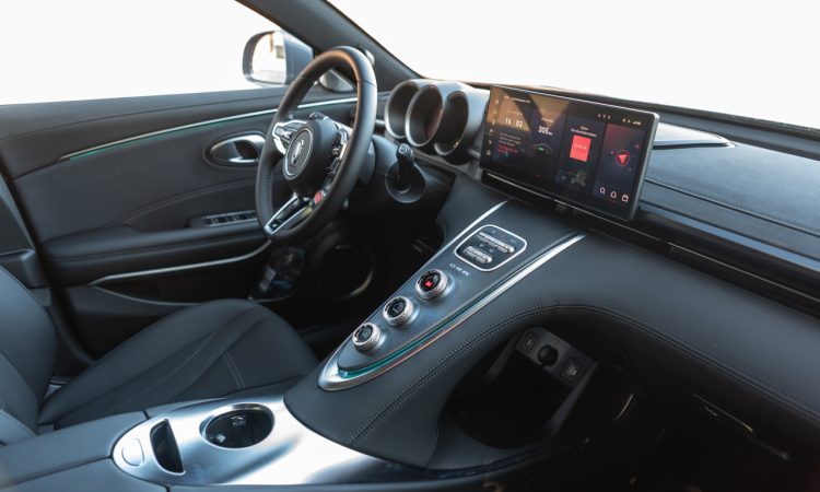 GWM Ora 07 GT (2025) im Fahrbericht: Chinesische Elektro-Limousine mit europäischen Designelementen GWM Ora 07 GT 2025 im Test und Fahrbericht AUTOmativ.de 72 750x450 - GWM Ora 07 GT (2025) im Fahrbericht: Chinesische Elektro-Limousine mit europäischen Designelementen