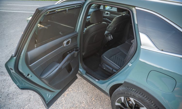 Kia Sorento 2.2 CRDi AWD 8DCT 2025 in Cityscape Green im Test und Fahrbericht AUTOmativ.de Benjamin Brodbeck Kia SUV Flaggschiff Kia SUV Diesel 28 750x450 - Facelift des Kia Sorento 2.2 CRDi AWD (2025) im Test: Souveräner Siebensitzer mit Technik-Update
