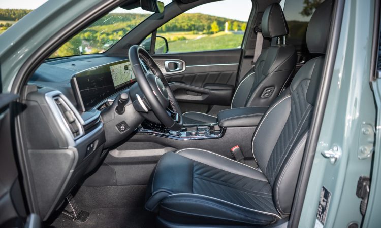 Kia Sorento 2.2 CRDi AWD 8DCT 2025 in Cityscape Green im Test und Fahrbericht AUTOmativ.de Benjamin Brodbeck Kia SUV Flaggschiff Kia SUV Diesel 42 750x450 - Facelift des Kia Sorento 2.2 CRDi AWD (2025) im Test: Souveräner Siebensitzer mit Technik-Update