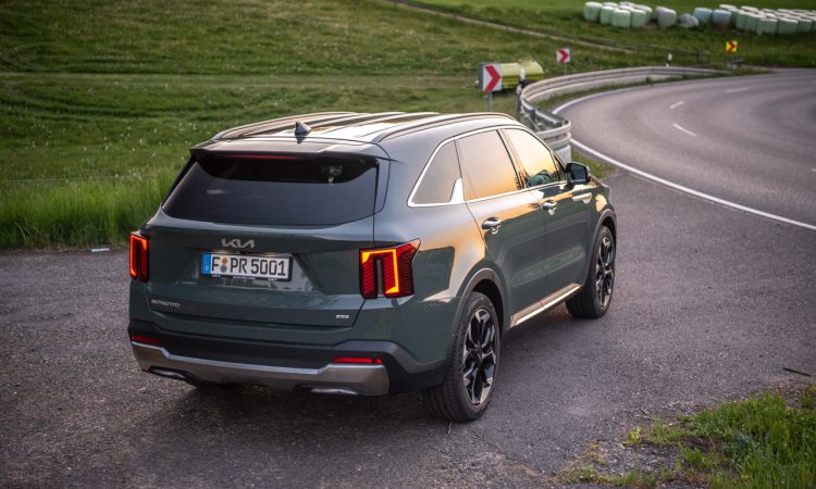 Kia Sorento 2.2 CRDi AWD 8DCT 2025 in Cityscape Green im Test und Fahrbericht AUTOmativ.de Benjamin Brodbeck Kia SUV Flaggschiff Kia SUV Diesel 48 750x450 - Facelift des Kia Sorento 2.2 CRDi AWD (2025) im Test: Souveräner Siebensitzer mit Technik-Update