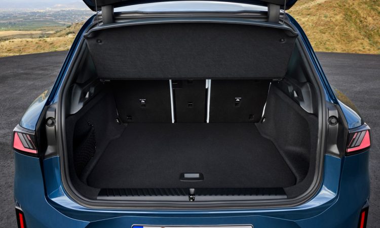 BMW iX3 2026 Neue Klasse von BMW 2026 Nachfolger des BMW X3 AUTOmativ.de News 22 750x450 - BMW iX3 50 xDrive (2026): Erstes Serienmodell der Neuen Klasse startet bei knapp 70.000 Euro