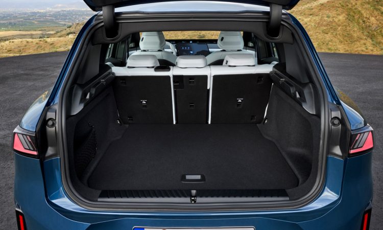 BMW iX3 2026 Neue Klasse von BMW 2026 Nachfolger des BMW X3 AUTOmativ.de News 23 750x450 - BMW iX3 50 xDrive (2026): Erstes Serienmodell der Neuen Klasse startet bei knapp 70.000 Euro