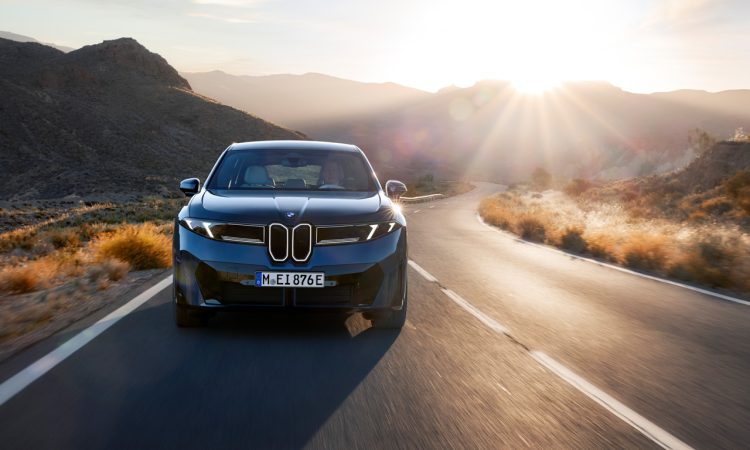 BMW iX3 2026 Neue Klasse von BMW 2026 Nachfolger des BMW X3 AUTOmativ.de News 8 750x450 - BMW iX3 50 xDrive (2026): Erstes Serienmodell der Neuen Klasse startet bei knapp 70.000 Euro