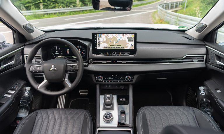 Mitsubishi Outlander Plug In Hybrid Anhangelast