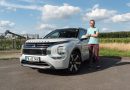 Mitsubishi Outlander PHEV 2026 Plug in Hybrid TOP Luxury 2.4 Benziner 306 PS in Titan Weiss AUTOmativ.de Fahrbericht COVER 1 130x90 - Sportlich gefahren, teuer bezahlt: Was Autofans über Tempolimits wirklich wissen müssen