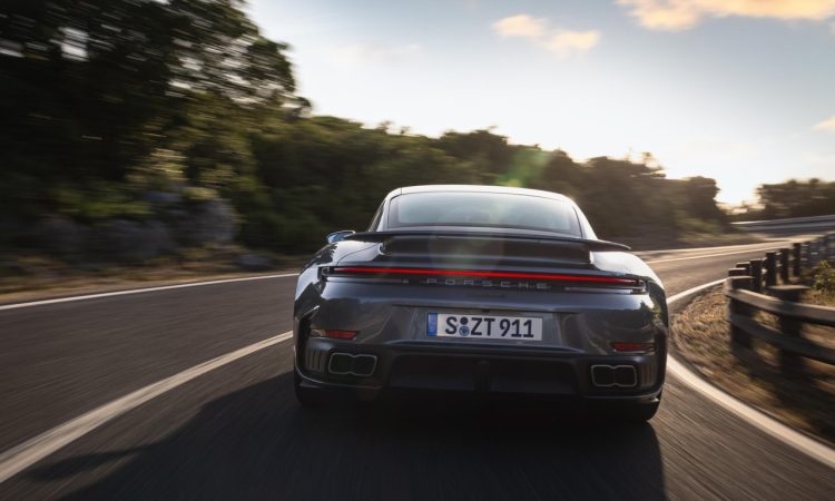 Neuer Porsche 911 Turbo S (992.2) als T-Hybrid mit 711 PS ab 271.000 Euro Neuer Porsche 911 Turbo S 992.2 als T Hybrid mit 711 PS ab 271.000 Euro Porsche 911 Turbo Hybrid Porsche AUTOmativ.de News 1 750x450 - Neuer Porsche 911 Turbo S (992.2) als T-Hybrid mit 711 PS ab 271.000 Euro