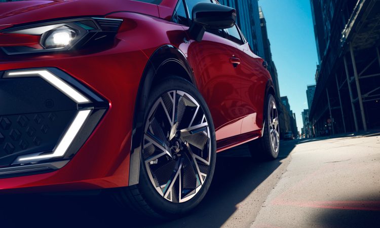 Neuer Renault Clio (2026): Kein Elektroantrieb kostet ab 21.000 Euro Neuer Renault Clio 2026 als Benziner und Hybrid kein Elektroantrieb im neuen Renault Clio Renault Clio mit 35 Jahren Geschicht IAA Muenchen 2025 Premiere Renault Clio AUTOmativ.de News 38 750x450 - Neuer Renault Clio (2026): Kein Elektroantrieb kostet ab 21.000 Euro
