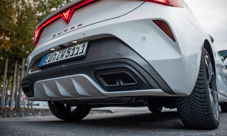 Cupra Leon 1.5 eTSI (2025) im Kurztest: Effizienz trifft auf souveräne Dynamik Cupra Leon 1.5 eTSI 2025 e Hybrid im Test und Fahrbericht AUTOmativ.de Benjamin Brodbeck 12 750x450 - Cupra Leon 1.5 eTSI (2025) im Kurztest: Effizienz trifft auf souveräne Dynamik