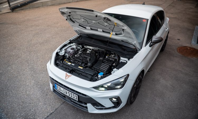 Cupra Leon 1.5 eTSI (2025) im Kurztest: Effizienz trifft auf souveräne Dynamik Cupra Leon 1.5 eTSI 2025 e Hybrid im Test und Fahrbericht AUTOmativ.de Benjamin Brodbeck 54 750x450 - Cupra Leon 1.5 eTSI (2025) im Kurztest: Effizienz trifft auf souveräne Dynamik