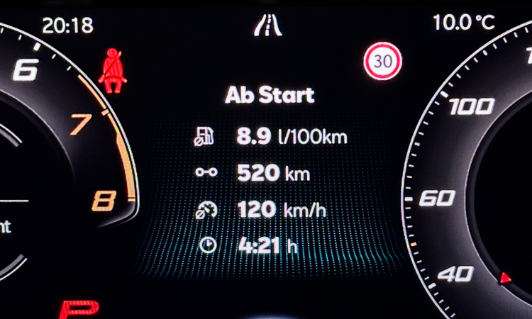 Cupra Leon 1.5 eTSI (2025) im Kurztest: Effizienz trifft auf souveräne Dynamik Cupra Leon 1.5 eTSI 2025 e Hybrid im Test und Fahrbericht AUTOmativ.de Benjamin Brodbeck Verbrauch 750x450 - Cupra Leon 1.5 eTSI (2025) im Kurztest: Effizienz trifft auf souveräne Dynamik