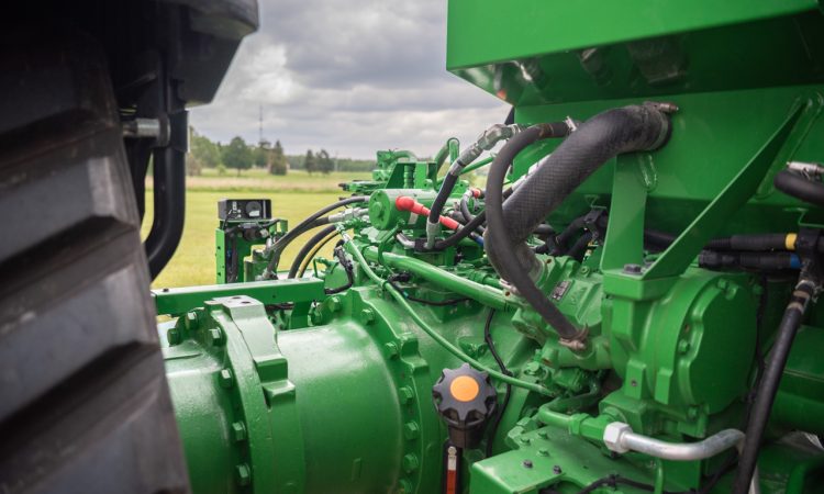 Größter Serientraktor der Welt: John Deere 9RX 830 – Kraft, Präzision und Hightech aus Waterloo John Deere 9RX 830 Traktor Landmaschine John Deere 830 PS Groesster Traktor der Welt AUTOmativ.de 19 750x450 - Größter Serientraktor der Welt: John Deere 9RX 830 – Kraft, Präzision und Hightech aus Waterloo