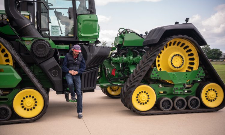 Größter Serientraktor der Welt: John Deere 9RX 830 – Kraft, Präzision und Hightech aus Waterloo John Deere 9RX 830 Traktor Landmaschine John Deere 830 PS Groesster Traktor der Welt AUTOmativ.de 24 750x450 - Größter Serientraktor der Welt: John Deere 9RX 830 – Kraft, Präzision und Hightech aus Waterloo
