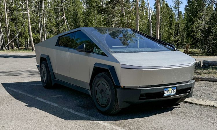 Tesla Cybertruck 2025 in USA AUTOmativ.de News 1 750x450 - Tesla 2025: Wie Macht, Märkte und Musk den E-Auto-Giganten ins Wanken bringen