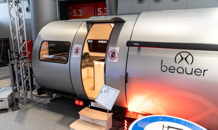 Ausfahrbarer Mini-Wohnwagen! Beauer 3X Wohnwagen mit 12 Quadratmetern ab 30.000 Euro - CMT 2026 Beauer 3X 2026 ausfahrbarer Mini Camper aus Frankreich auf der CMT Messe Stuttgart 2026 Messe fuer Wohnmobile Camping und Touristik AUTOmativ.de News 2 750x450 - Ausfahrbarer Mini-Wohnwagen! Beauer 3X Wohnwagen mit 12 Quadratmetern ab 30.000 Euro - CMT 2026