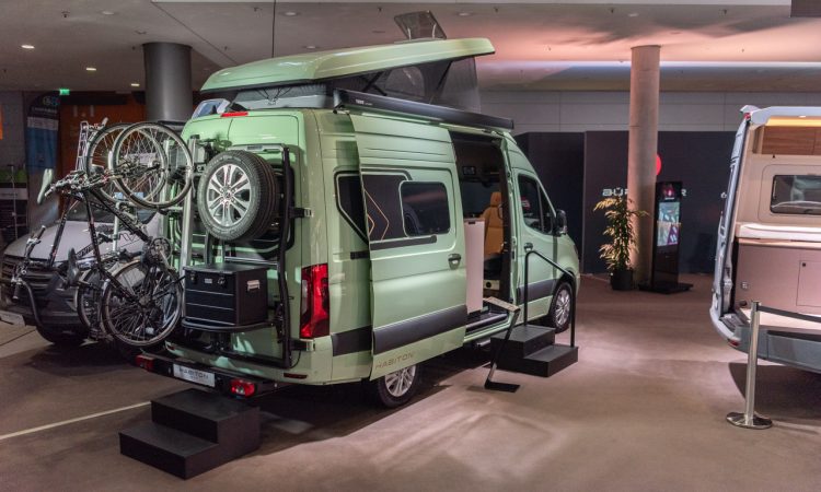 Bürstner Habiton HM 6.0 (2026): Kompakter Premium-Campervan startet bei rund 73.000 Euro - CMT 2026 Buerstner Habiton HM 6.0 Wohnmobil 2026 auf der CMT Messe Stuttgart 2026 Buerstner Habiton HM 6.0 Buerstner Wohnmobile Buerstner Wohnmobil 2026 1 750x450 - Bürstner Habiton HM 6.0 (2026): Kompakter Premium-Campervan startet bei rund 73.000 Euro - CMT 2026