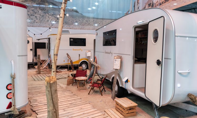 Hobby beachy 450 und beachy 420 auf der CMT Messe Stuttgart 2026 Neue Wohnmobile neue Camper AUTOmativ.de 5 750x450 - Cleveres Camping: Hobby Beachy 420+ als vielseitiger Familien-Caravan auf der CMT 2026