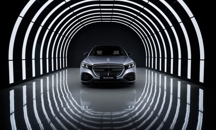 Mercedes Benz S Klasse Facelift 2026 mit Level 4 Autonomie vorgestellt AUTOmativ.de News 21 750x450 - Mercedes-Benz S 580 (2026) als einzige S-Klasse mit V8-Motor - S 580 e mit Hybrid-Sechszylinder