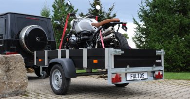 Faltbarer PKW-Anhänger Faltos jetzt neu mit Hochgestell und Plane