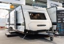 Polar Chimera 730 BSL 2026 Wohnanhaenger Luxus Camping auf der CMT Stuttgart 2026 Messe fuer Wohnmobile Camping und Touristik neue Camper AUTOmativ.de News 21 130x90 - Donkervoort P24 RS (2026): 800 Kilogramm auf 600 PS Leistung!
