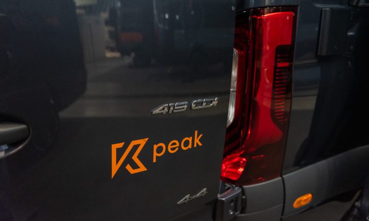 Yucon K peak 6.0 BD 2026 CMT Messe Stuttgart 2026 Messe fuer Wohnmobile Camping und Touristik Neuheiten Neue Wohnmobile neue Camper AUTOmativ.de News 8 750x450 - Yucon K-Peak 6.0 BD (2026): Offroad-Campervan auf Sprinter-Basis mit neuer Hubst&uuml;tzanlage