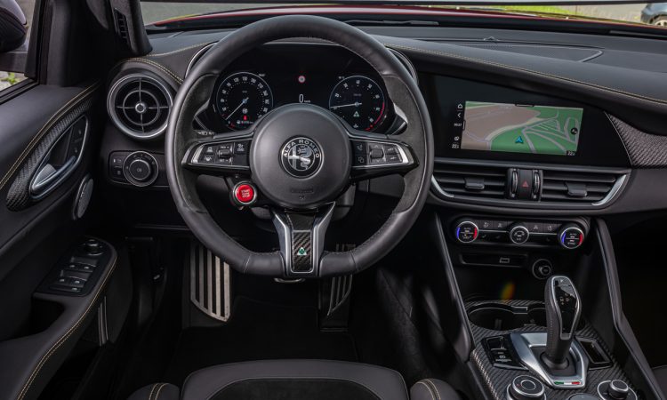 Alfa Romeo Giulia Quadrifoglio 2026 Comeback mit 520 PS aus V6 mit Ferrari entwickelt AUTOmativ.de News 12 750x450 - Alfa Romeo Giulia Quadrifoglio kehrt zur&uuml;ck: 520-PS-V6 wieder bestellbar &ndash; Deutschland bekommt Sondermodell