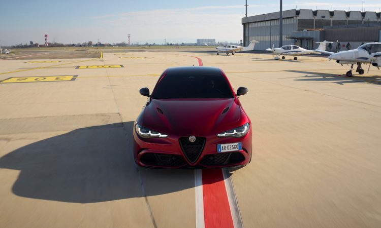 Alfa Romeo Giulia Quadrifoglio 2026 Comeback mit 520 PS aus V6 mit Ferrari entwickelt AUTOmativ.de News 24 750x450 - Alfa Romeo Giulia Quadrifoglio kehrt zur&uuml;ck: 520-PS-V6 wieder bestellbar &ndash; Deutschland bekommt Sondermodell
