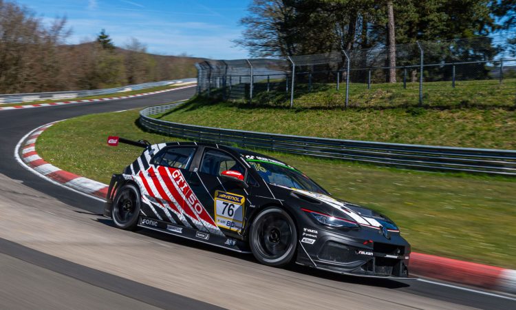 Comeback Volkswagen Motorsport mit Volkswagen R GmbH bei der NLS und dem 24 Stunden Rennen Max Kruse Racing Benjamin Leuchter 3 750x450 - Volkswagen intensiviert Motorsport-Engagement: Warum NLS und 24h-Rennen f&uuml;r VW pl&ouml;tzlich wieder wichtig sind