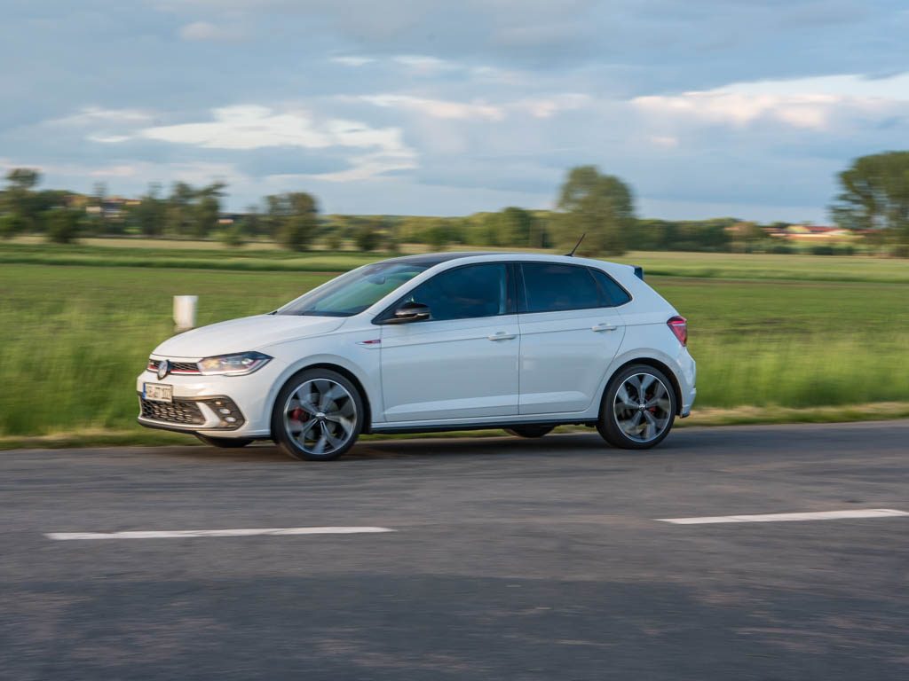 Neuer VW Polo GTI 2022 mit 207 PS Fahrbericht Test Technik Autobahn Landstrasse Fahrwerk Preis Leistung Volkswagen AUTOmativ.de Benjamin Brodbeck 23 Kopie edited - Langsamer, schwerer, h&ouml;her, teurer: Neuer VW ID. Polo GTI (2026) mit 226 PS kostet ab 39.000 Euro