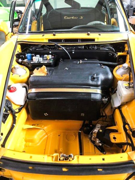 Porsche 964 Turbo S Leichtbau limitiert auf 86 Exemplare Restauration bei SWS Sport Wagen Service Joachim Wagner Dokumentation von Benjamin Brodbeck 57 563x750 - Zu auff&auml;llig f&uuml;r Frankreich: Wie ein Porsche 964 Turbo S Leichtbau sein Speedgelb zur&uuml;ckbekam