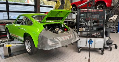 Historischer Bosch-Motortester bei Porsche - MOT 300-400 aus den späten 1970er und frühen 1980er Jahren sowie deren Nachfolger MOT 301-401 - Porsche Zentrum Hannover