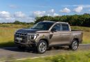 KGM Musso Grand 2026 Diesel Pick up mit 35 Tonnen Anhaengelast ab 42.490 Euro AUTOmativ.de News 2 130x90 - Jaguar Type 01 mit drei Meter langem Alu-Teil?! - Was hinter dem „Impossible Panel“ steckt